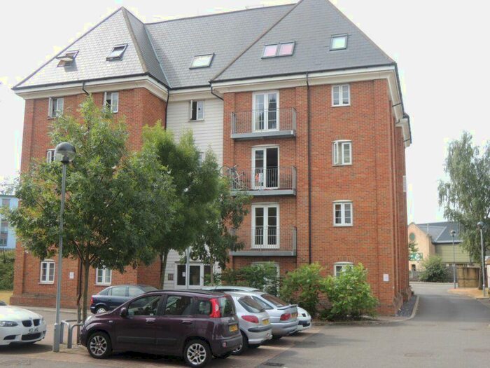 2 Bedroom Flat To Rent In Hythe, CO2