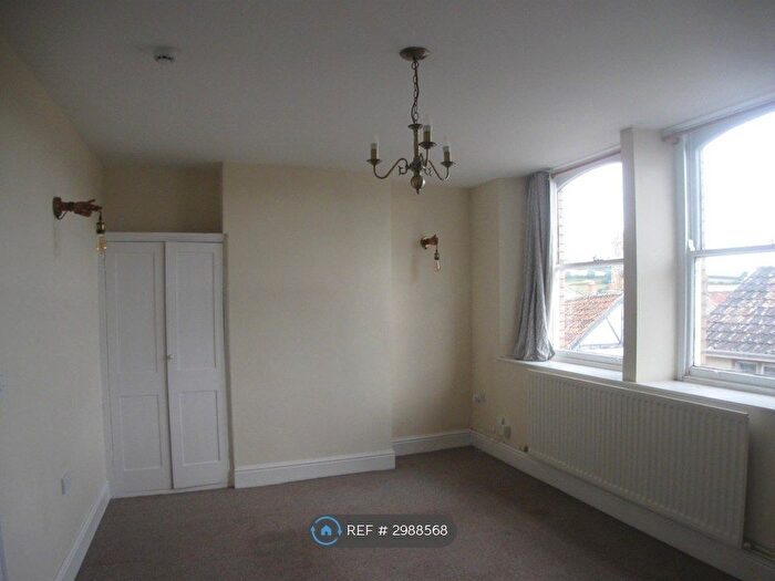2 Bedroom Flat To Rent In Bristol House, Ilminster, TA19