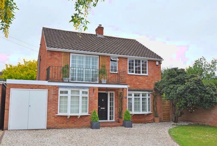 4 Bedroom Detached House To Rent In Thames Crescent, Maidenhead, Berkshire, SL6