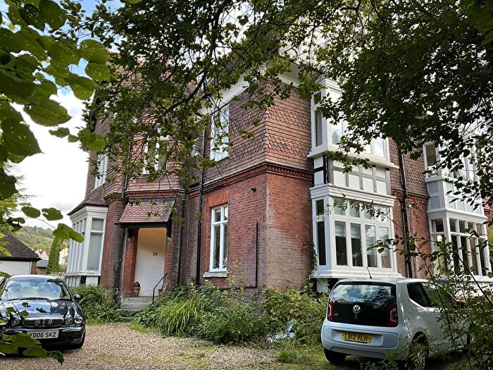 2 Bedroom Flat For Sale In Top Floor Flat, Somers Road, Reigate, Surrey, RH2