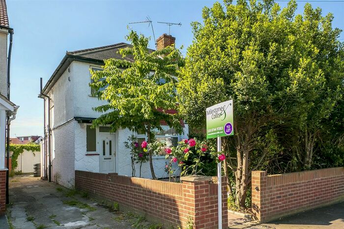 3 Bedroom Semi-Detached House To Rent In Ellerdine Road, Hounslow, TW3