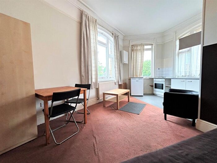 Studio To Rent In White Hart Lane, London, N17
