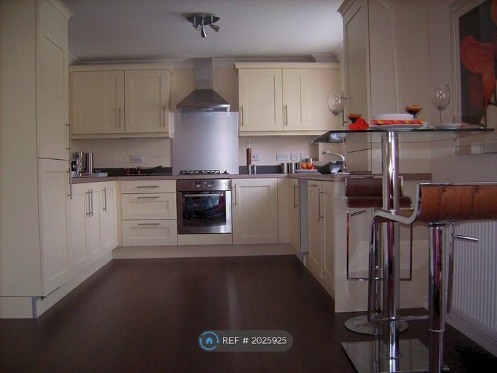 2 Bedroom Flat To Rent In Lapsley Avenue, Paisley, PA2