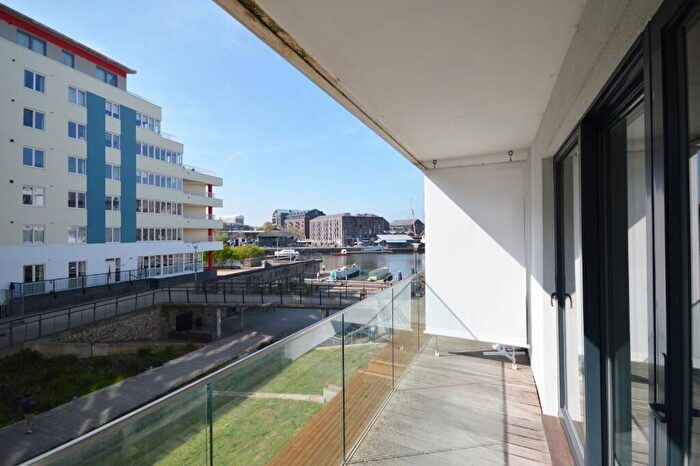 3 Bedroom Flat To Rent In Millennium Promenade, Bristol, BS1