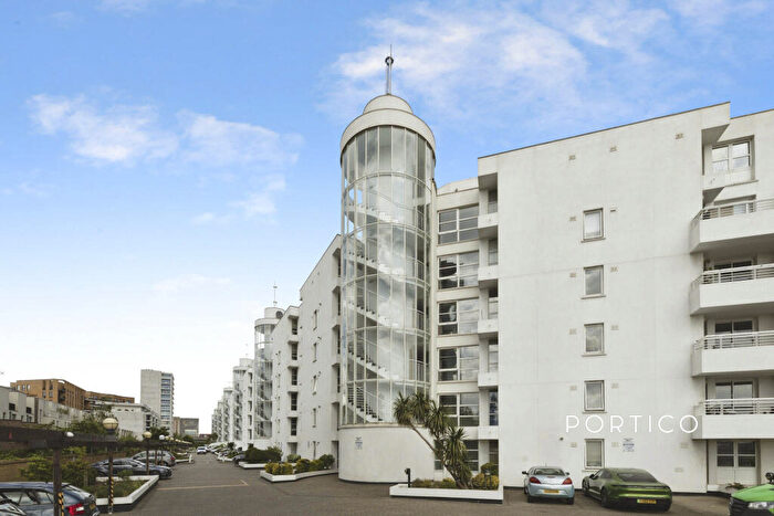 1 Bedroom Flat To Rent In Barrier Point Road, Docklands/Excel, London, E16