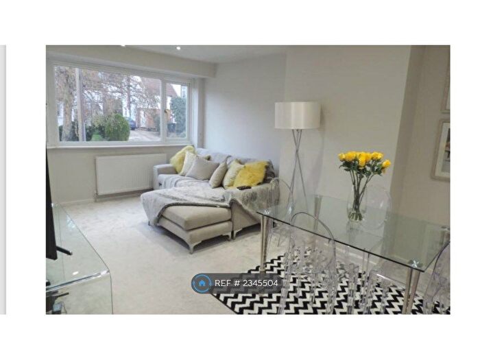 2 Bedroom Maisonette To Rent In Chauncy Avenue, Potters Bar, EN6