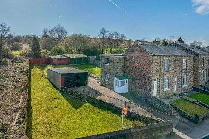 3 Bedroom Semi-Detached House To Rent In The Common, Dewsbury, WF12