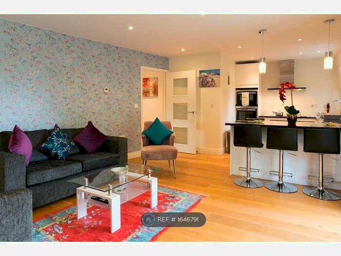 2 Bedroom Flat To Rent In Hobbs House, Cambridge, CB2