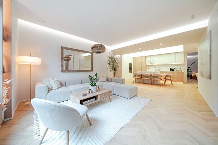 2 Bedroom Flat For Sale In Vinery Way, London, W6