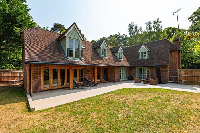 5 Bedroom Detached House For Sale In St. Neots Road, Eversley, RG27