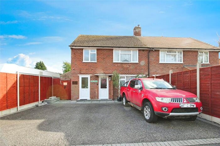 3 Bedroom Semi Detached House For Sale In Virginia Way, Reading, RG30
