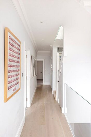 3 Bedroom Flat To Rent In Talbot Road, Bayswater, W2