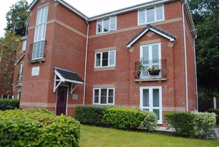 2 Bedroom Apartment For Sale In Summerlea Close, Macclesfield, SK10