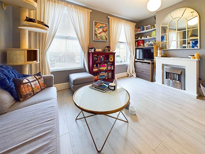 1 Bedroom Flat To Rent In London Road, Twickenham, TW1