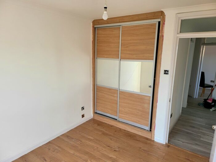 2 Bedroom Flat To Rent In Drake Crescent, Thamesmead SE28