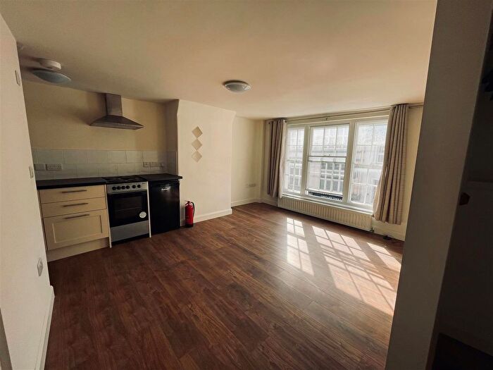 1 Bedroom Flat To Rent In High Street, Bedford, MK40