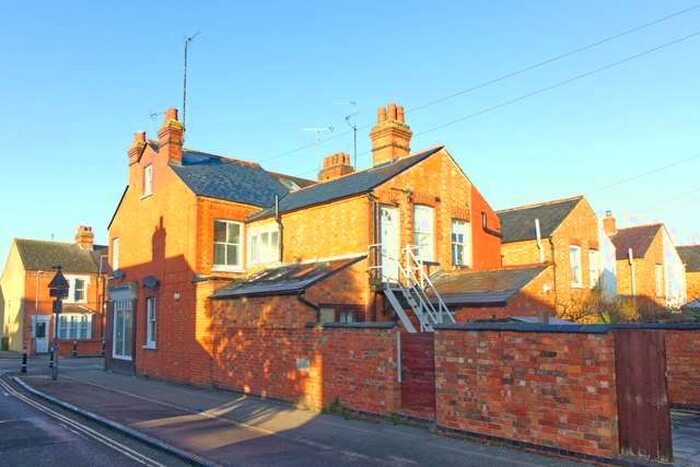 2 Bedroom Apartment To Rent In A Spacious 2 Bedroom Maisonette In Central Wolverton, MK12