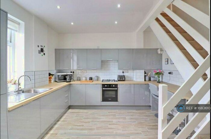 2 Bedroom Terraced House To Rent In Mosley Common Road, Worsley, Manchester, M28