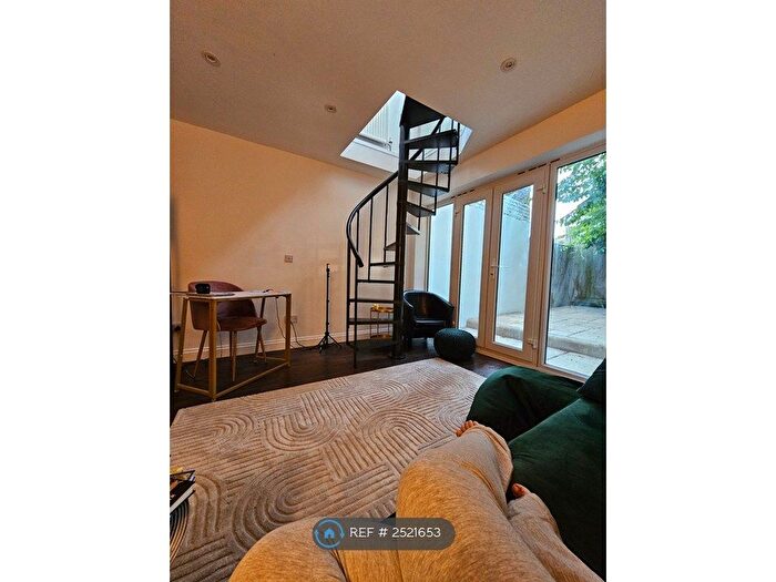 3 Bedroom Semi-Detached House To Rent In Southchurch Ave, Southend, SS1