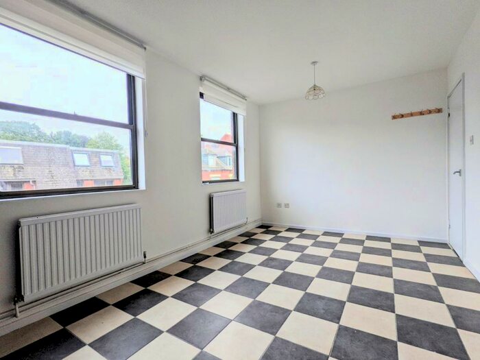 2 Bedroom Flat To Rent In Victoria Street, St. Albans, Hertfordshire, AL1