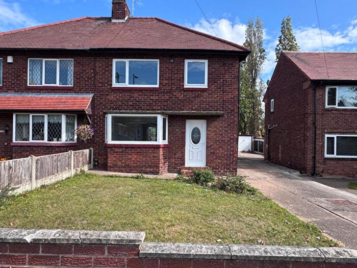 3 Bedroom House To Rent In Lawn Avenue, Woodlands, Doncaster, DN6
