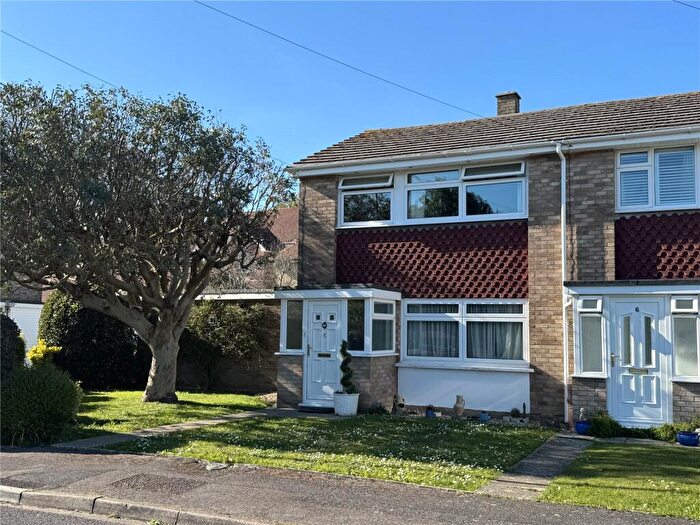 3 Bedroom End Of Terrace House For Sale In Camellia Gardens, New Milton, Hampshire, BH25