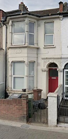 2 Bedroom Flat To Rent In Palmerston Road, Walthamstow, E17