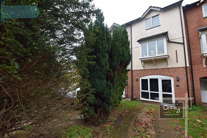 4 Bedroom Town House To Rent In |Ref: |, Berkeley Close, Southampton, SO15