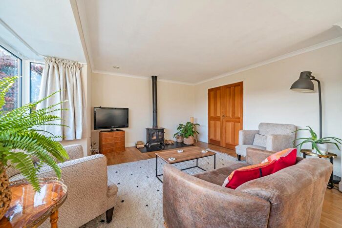 4 Bedroom Detached Bungalow To Rent In Shillingford, Nr Wallingford, OX10