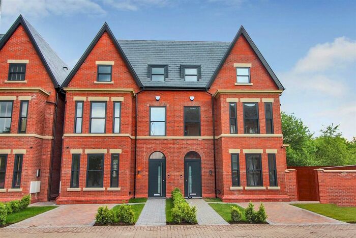 4 Bedroom Semi-Detached House To Rent In Darwen Street, Manchester, M16