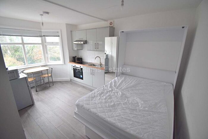 Studio To Rent In Oxford Road, Tilehurst, RG31