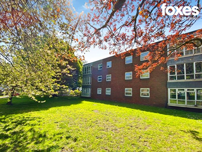 2 Bedroom Flat For Sale In Malthouse, Market Close, Poole, Dorset, BH15