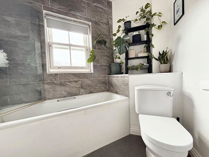 2 Bedroom Apartment For Sale In Sycamore Court, Fordingbridge, SP6