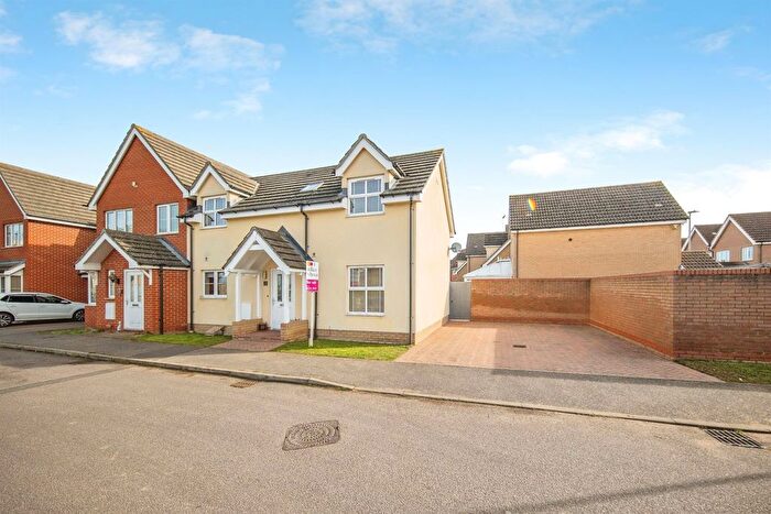 3 Bedroom End Of Terrace House For Sale In Williamsburg Avenue, Harwich, CO12