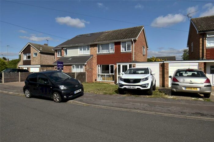 3 Bedroom Semi-Detached House To Rent In Badminton Close, Cambridge, CB4
