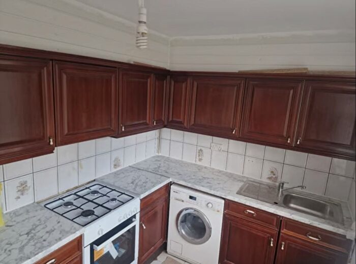 2 Bedroom End Of Terrace House To Rent In Lansbury Avenue, London, N18