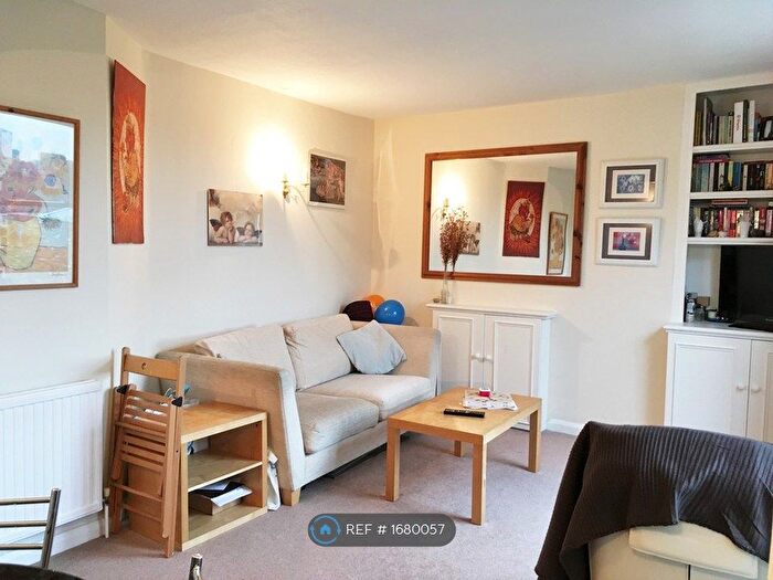 2 Bedroom Flat To Rent In Brook Green, London, W14