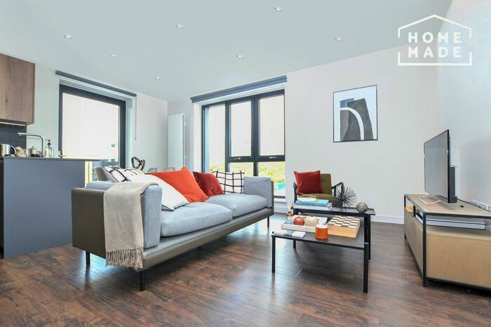 3 Bedroom Flat To Rent In Greenford Quay, Greenford, UB6