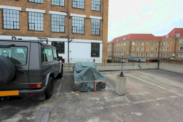 Garage / Parking To Rent In Brewhouse Lane, London, E1W