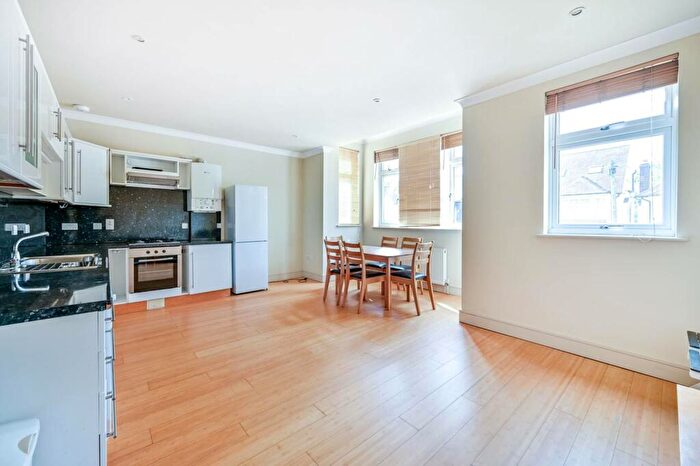 3 Bedroom Flat To Rent In Alric Avenue, New Malden, KT3