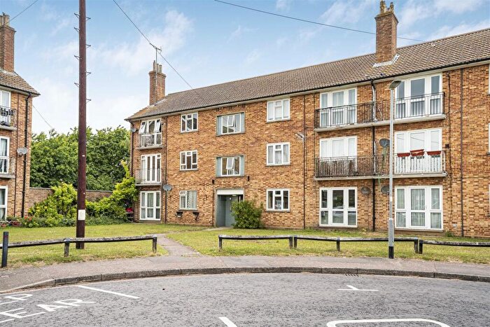 2 Bedroom Apartment For Sale In Bentley Road, Hertford, SG14
