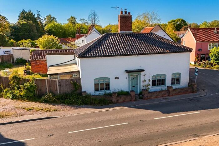 3 Bedroom Cottage For Sale In The Street, Haddiscoe, Norwich, NR14