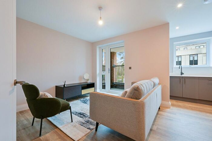 2 Bedroom Apartment For Sale In Willowside House, Oaklands Park, Esher, KT10