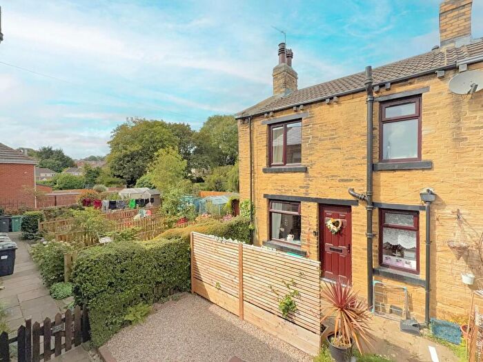 1 Bedroom End Of Terrace House For Sale In Littlemoor Road, Pudsey, LS28