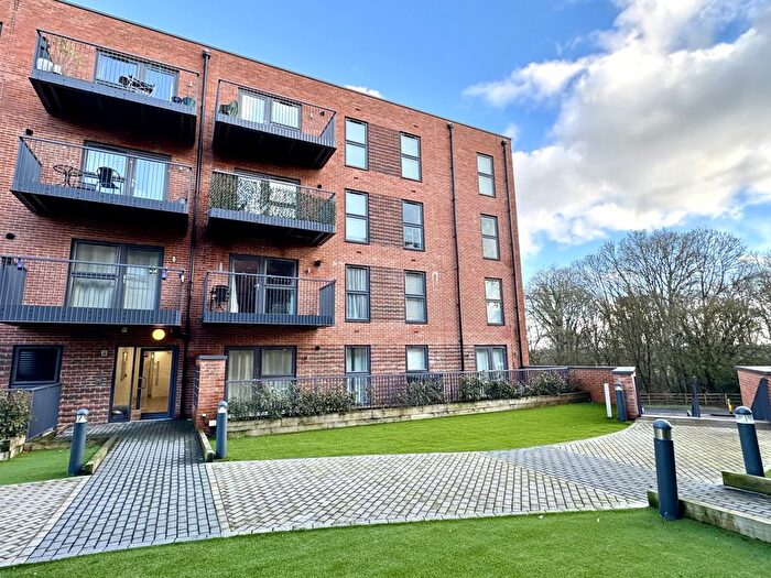 1 Bedroom Flat For Sale In Station Road, Hook, RG27