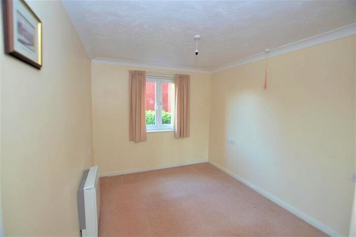 1 Bedroom Flat For Sale In Lovell Court, Parkway, Holmes Chapel, CW4