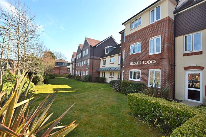 1 Bedroom Flat For Sale In Russell Lodge, Branksomewood Road, Fleet, GU51