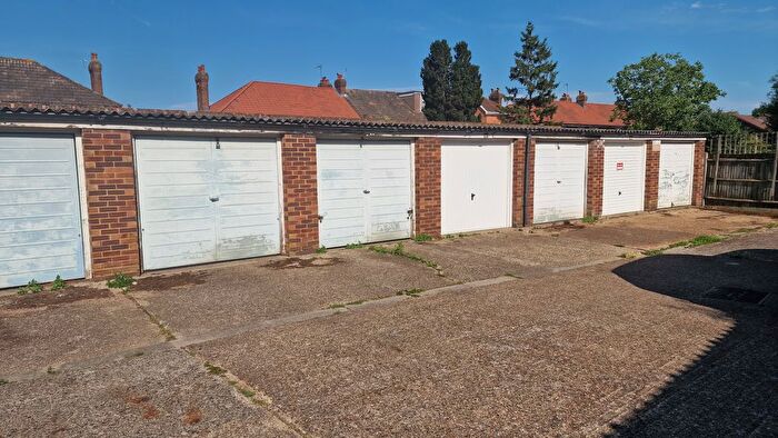 Garage / Parking For Sale In Mariner Gardens, Richmond, TW10