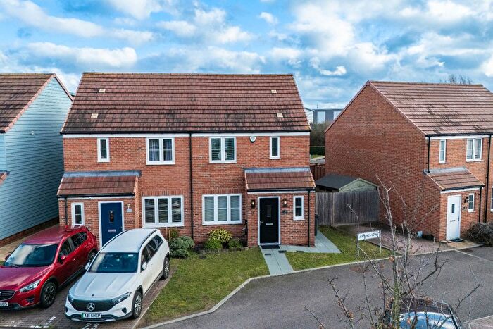 3 Bedroom Semi Detached House For Sale In Jennings Close, Dartford, Kent, DA1