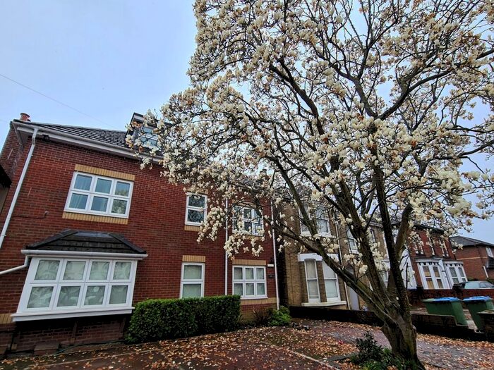 2 Bedroom Flat To Rent In Roberts Road, Southampton, SO15